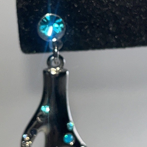 VINTAGE SWAROVSKI HEMATITE METAL*BLUE CRYSTAL LONG ICICLE PIERCED EARRINGS! - Picture 5 of 10